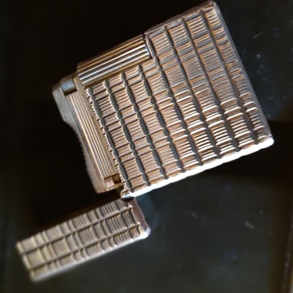 S.T. Dupont Vintage Silver Plated "Prince of Wales" Lighter - Picture 4 of 6